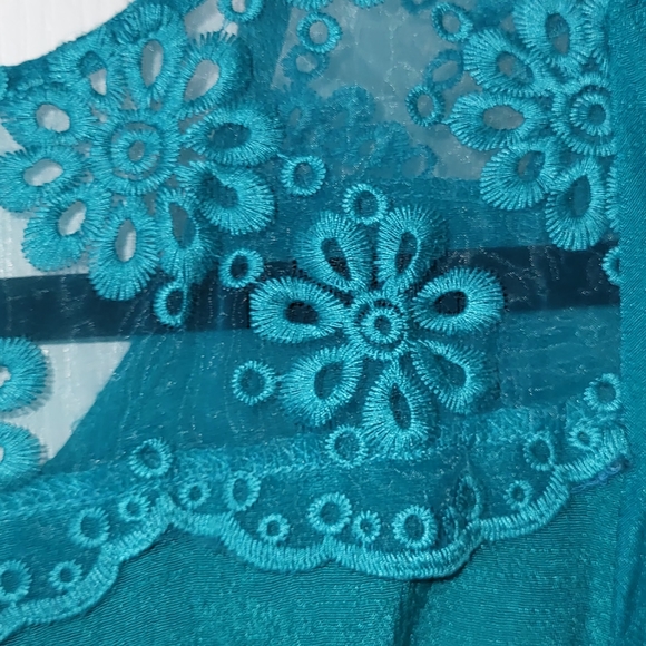 Lace detailed top - Picture 2 of 4